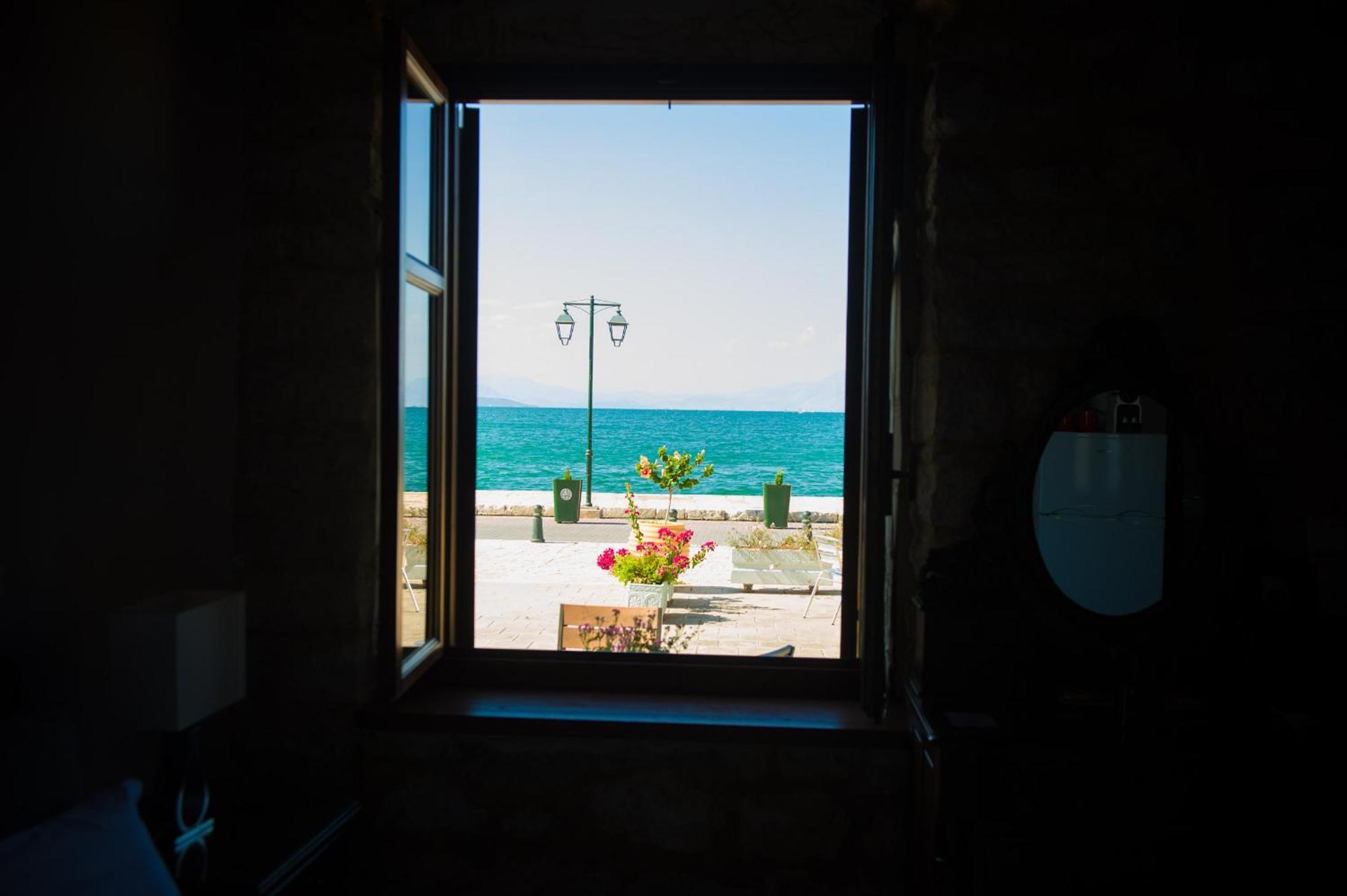 Seafront Stone Suites Vónitsa Exterior foto