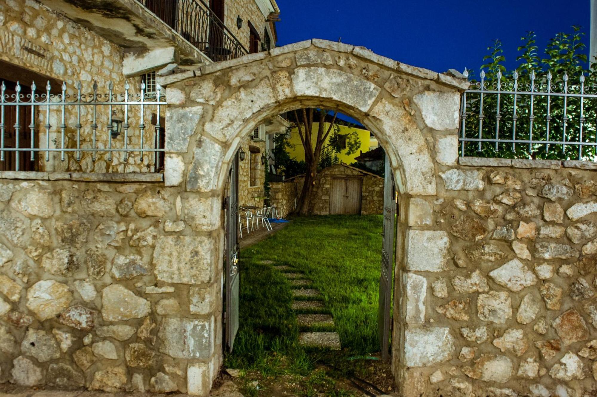 Seafront Stone Suites Vónitsa Exterior foto