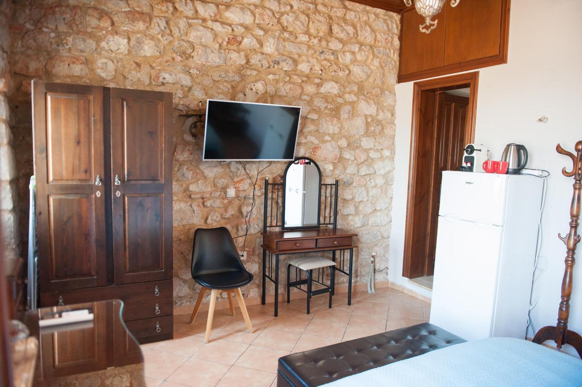 Seafront Stone Suites Vónitsa Exterior foto